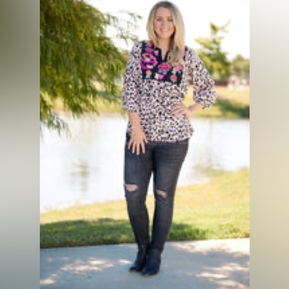 Savanna Jane Cassandra Embroidered Top Medium - Picture 8 of 8